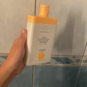 Drunk elephant Body Cleanser - Den här är heeeelt oanvänd. Luktar jättegott men inte direkt min smak av doft 
