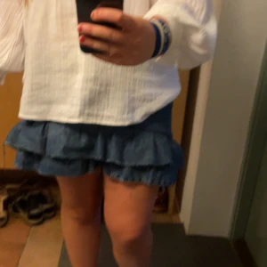 volang jeans kjol  - Kan göra den perfekta jeans kjolen som går att ansvällda i alla tillfällen. kommer göra dom av jeansen som ligger ute på mitt konto💗 frågor? skriv 🤗