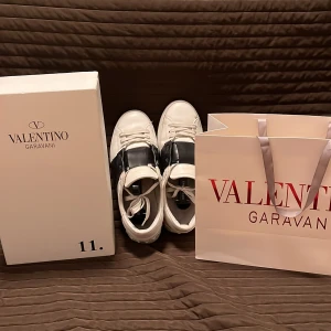 Valention open (42-43) - Säljer nu dessa par valention open för ett sjukt bra pris skick 7-8/10 men kan avgöra själv. Skriv vid frågor kan gå ner lite vid snabbäffer!!