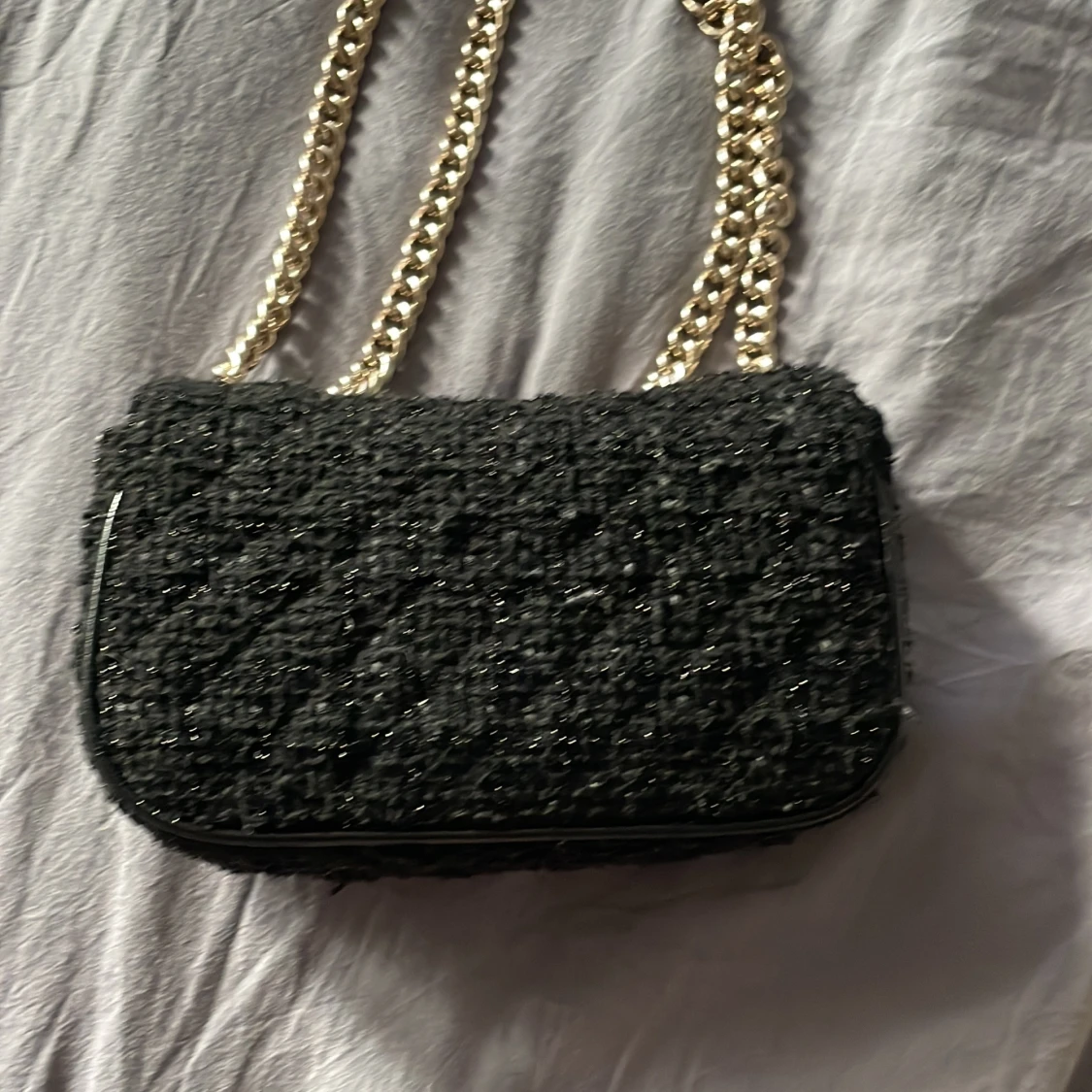 Svart handväska från Guess - 90