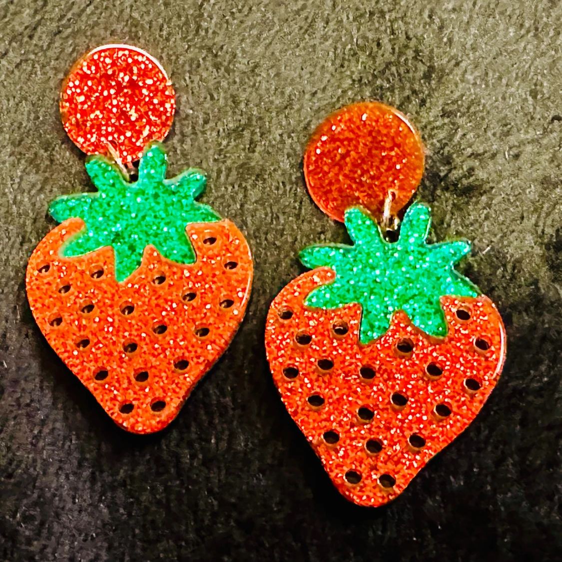 Nya örhängen i form av jordgubbar Akryl Söta Kawaii Cute - 93