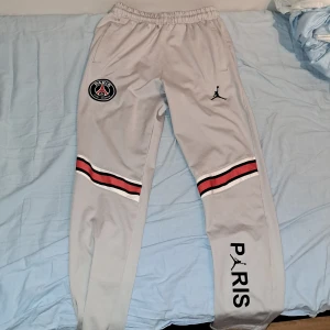 Psg byxor silver  - L herr Storlekslappen av