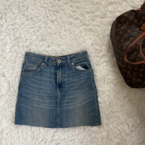Jeans kjol - Fin jeans kjol från hm knappt använd 