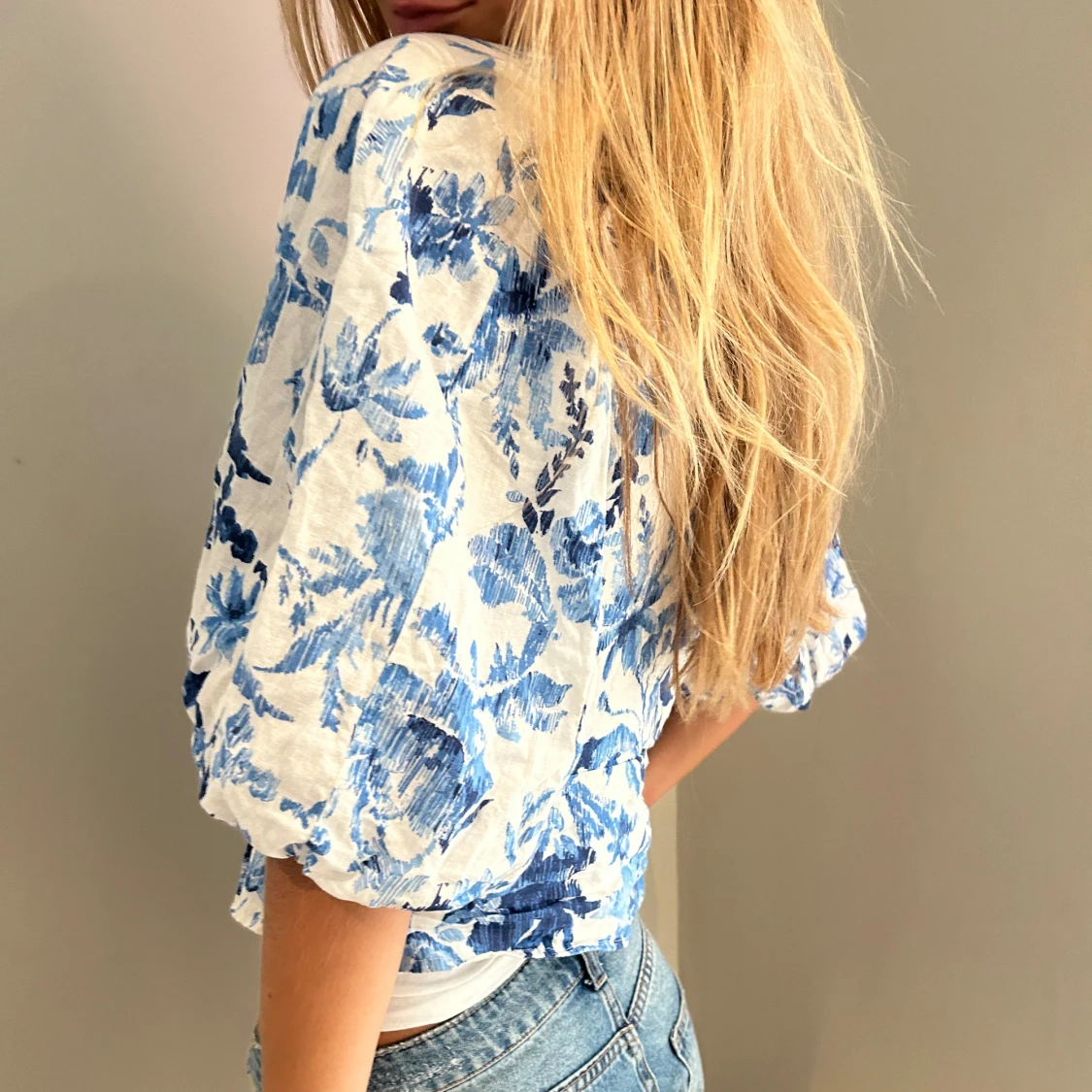 Blå och vit blus - 90