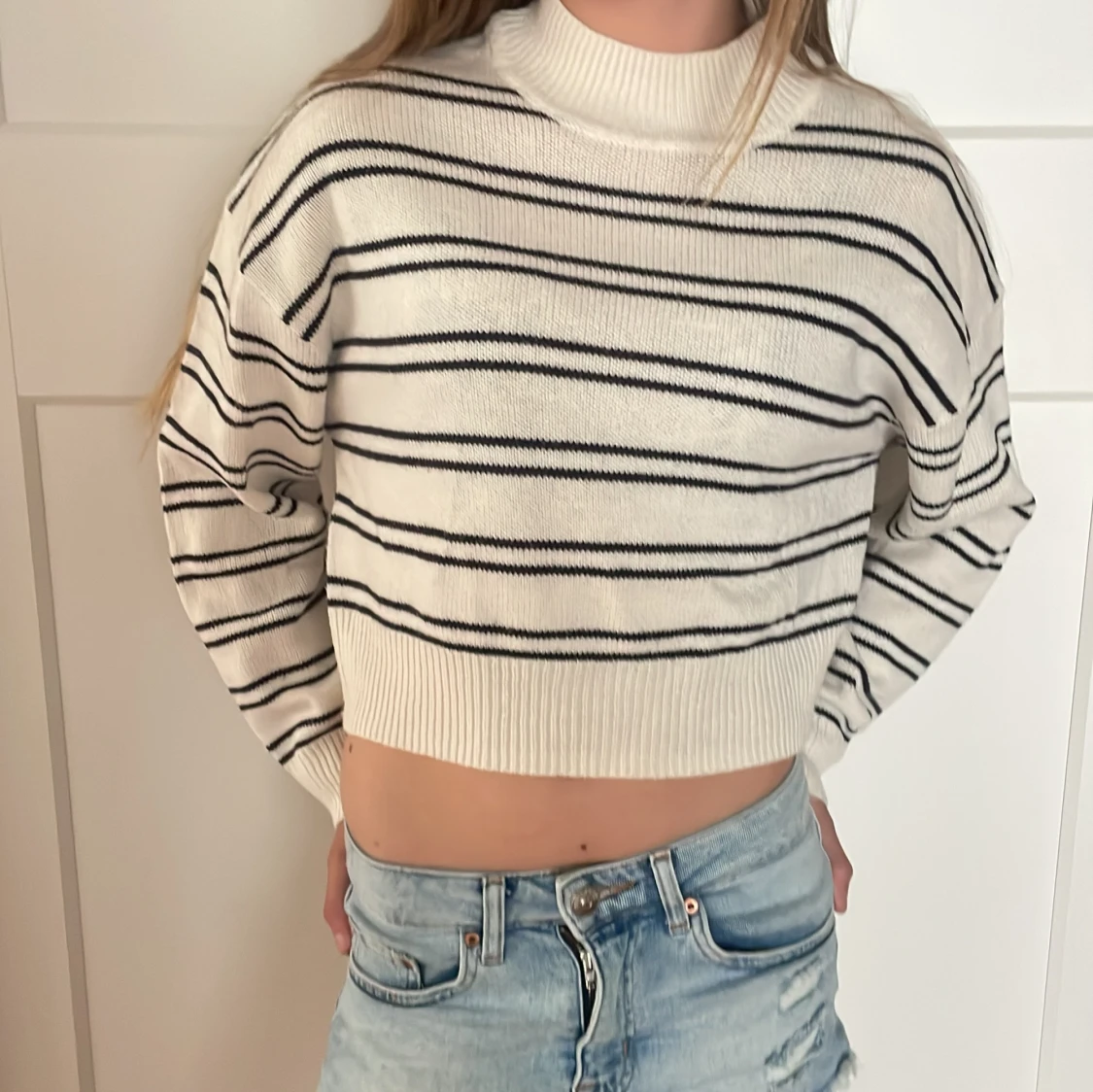 Stickad tröja randig