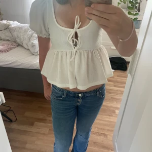 Vit blus  - Jättesöt blus från Gina tricot!💕