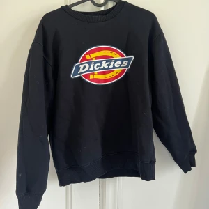 Dickies sweatshirt  - Knappt använd, passar både dam och herr 