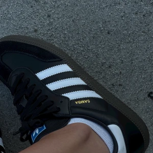 Adidas samba  - Adidas samba svart, enbart testanvända 1 gång!  I nyskick! Säljes pga något små för mig! ❤️ 