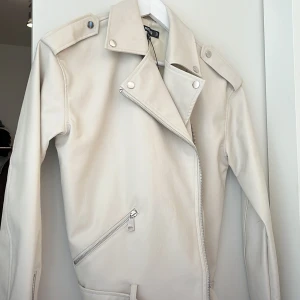 Jacka - Missguided. Så fint skick och perfekt