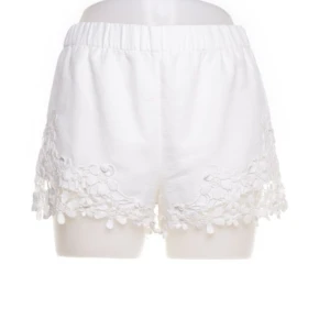  Spets shorts!! - Såå snyga blommiga spetsshorts från Zara💗 