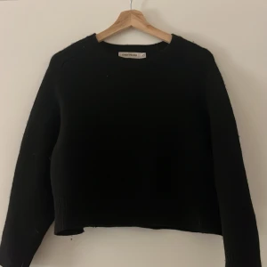 Carin Wester stickad - Stickad tröja från Carin Wester. Lite kortare modell men superfin❤️