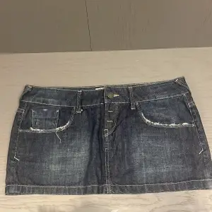 Jeans kjol från denim rules by trf. Storlek  liten L/M. Aldrig använt så helt nytt skick