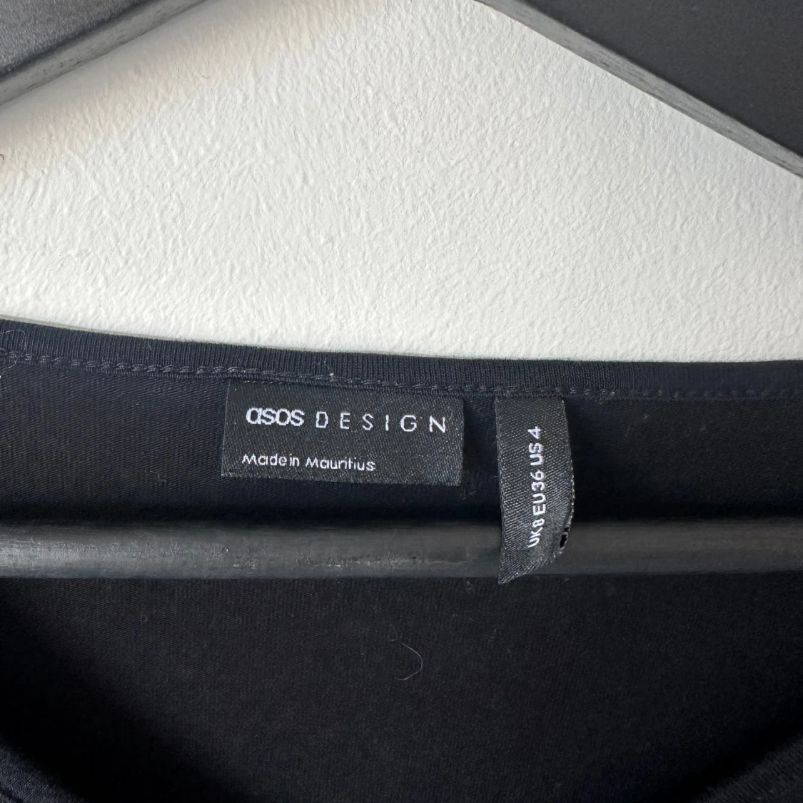 Svart topp med knytning framtill - 2