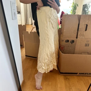 Kjol - Senaste trenderna till tidlösa klassiker. outfits dresses för alla tillfällen cocktail, fest eller till någon harmonisk afton! 😍 stilfull elegant dress som formar sig efter din kropp. Känn dig snygg och stilig✨ 