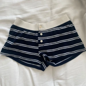 Brandy melville boy shorts  - Randiga boy shorts från brandy melville! Passar xs - m 🩷🪽