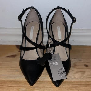 Klackskor  - Helt nya aldrig använda från H&M premium quality i äkta läder. 