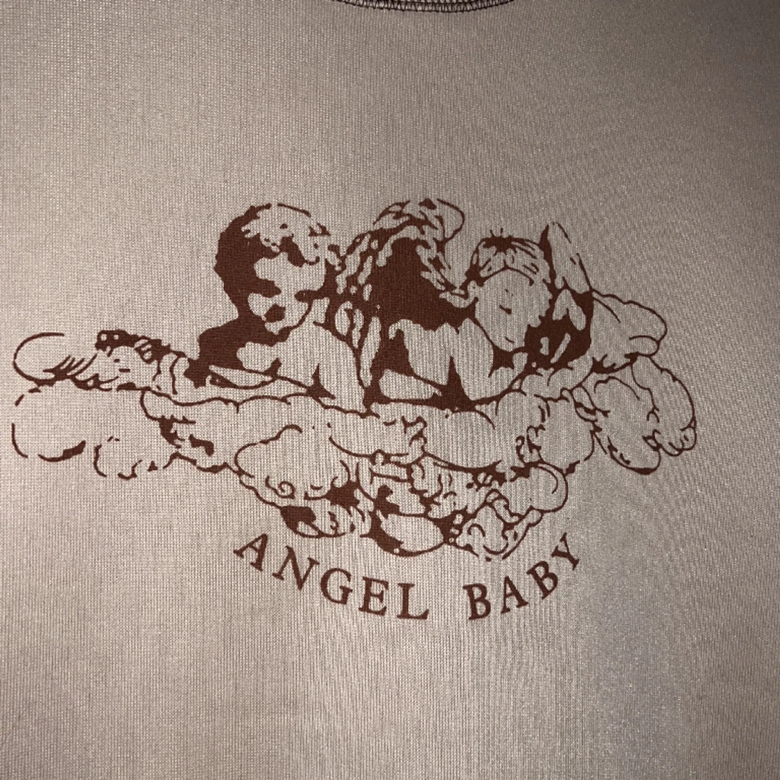 Tröja i beige med bruna sömmar  - 90