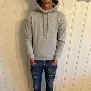 Saint Laurent hoodie - Säljer min saint Laurent, inga defekter alls, nypris över 7000, hör av dig vid fundering 