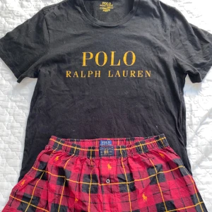 Polo Ralph lauren pyjamas sett - Fint och gott skick, näst intill oanvändt. (Både shorts och tröja ingår)  
