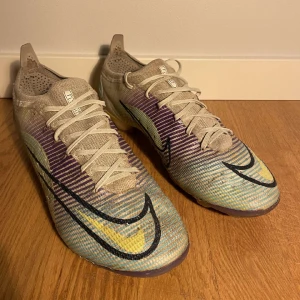 Nike MERCURIAL VAPOR 14 PRO - Fina skor som är svåra att få tag i men dom är ganska slita skick 6/10 . Storlek 44