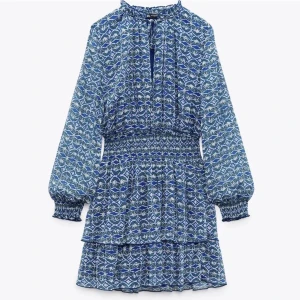 Zara klänning  - Aldrig använd klänning ifårn zara, as snygg . 