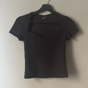 Söt svart blus/topp - Fin topp i bra skick. Knappt använd. 