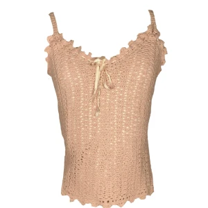 Virkad topp - Finns att köpa på jealoussecondhand.com