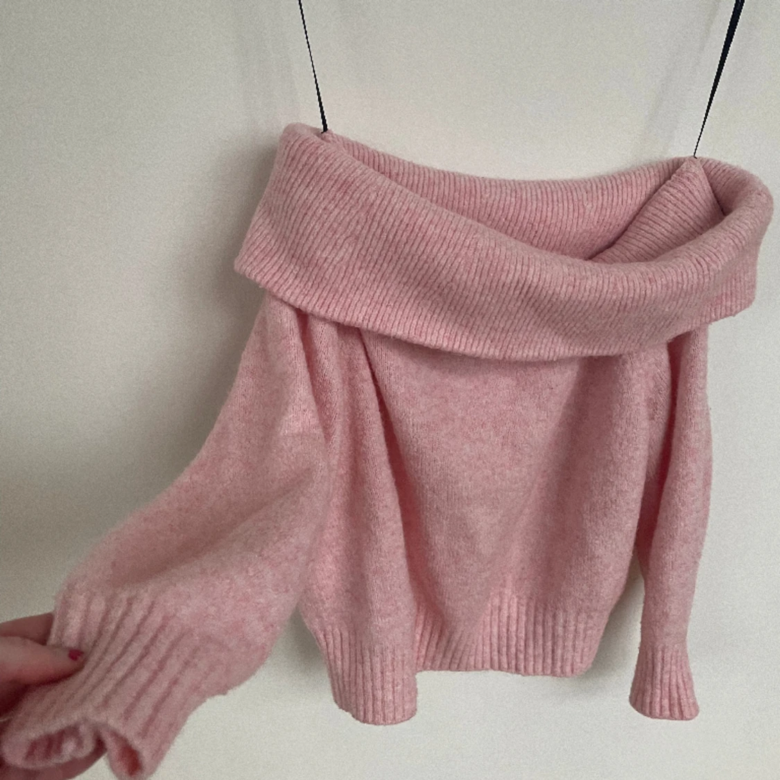 Off-shoulder tröja - 90