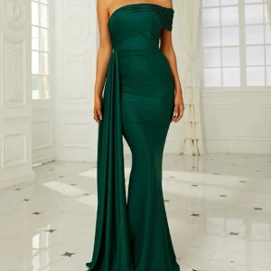 Klänning - Endast använda en gång. 