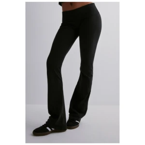 Soft Chill Pants - Nelly.com - Soft chill pants från Nelly.com Använda 3x - i nytt skick Storlek: Small FASTPRIS 200kr + frakt. Dem bilder som finns i annonsen är de som finns.❤️