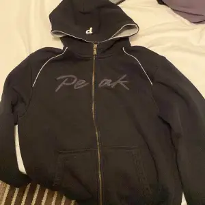 Peak hoodie, knappt använd 