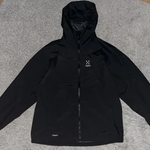 Haglöfs Finch Proof Jacka (Perfekt nyskick) - Perfekt nyskick ser ut exakt som oanvänd!. Nypris: 2200  Vattentät, och jätte bekväm!. Strl M men kan passa L också. 