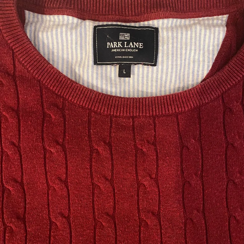 Vinröd stickad Park Lane tröja, nytt skick | Hör av dig om du har någon fundering✅💯 . Tröjor & Koftor.