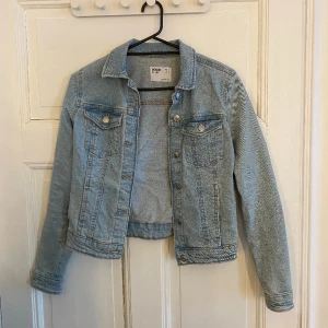 Jeansjacka  - Fint skick storlek xs