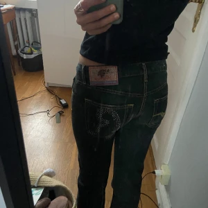 Replay Jeans  - Säljer dessa as snygga jeans från replay med så snygga detaljer då de tyvärr är för långa!