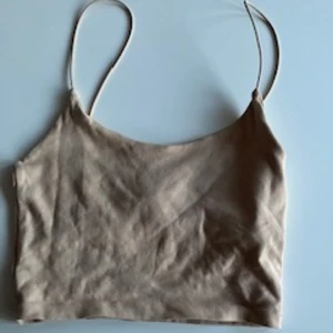 Topp  - Fin mat topp från Zara. Fint skick 