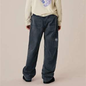 Dessa superfina jeans är slutsålda från Weekday X Lee kollektionen. Använda fåtal gånger. Storlek: W29. Köptes för cirka 700kr, pris kan diskuteras.