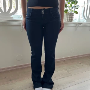 Jeans - Lågmidjade blåa jeans 