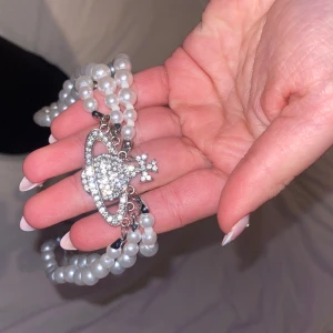 Vivienne westwood - Jag säljer mitt fina vivienne westwood halsband som aldrig är använt❤️
