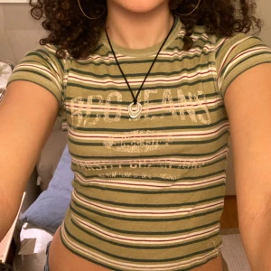 T shirt med tryck  - Jättecool t shirt köpt på Urban Outfitters i London för 300kr, knappt använd. 