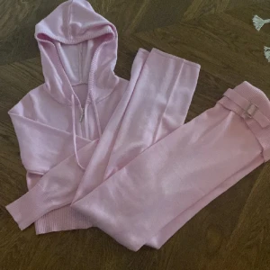 SETT - (lånad bild från personen jag köpte ifrån) storlek Xs & knappt använd  80kr!! 