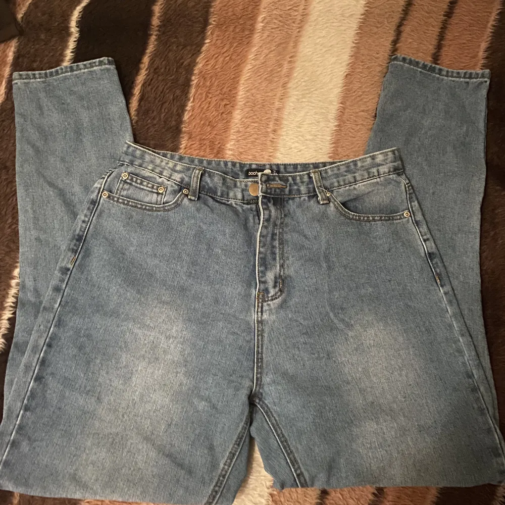 Snygga jeans från boohoo som har använd enstaka gånger. Men inga synliga fel. Jeans & Byxor.