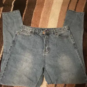 Snygga jeans från boohoo som har använd enstaka gånger. Men inga synliga fel