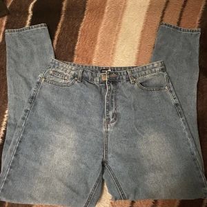 Jeans från Boohoo - Snygga jeans från boohoo som har använd enstaka gånger. Men inga synliga fel