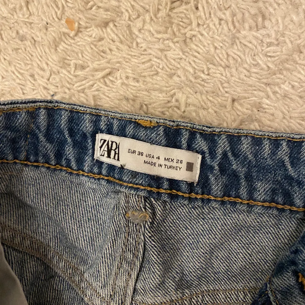 Zara jeans storlek 36, bra skick . Jeans & Byxor.