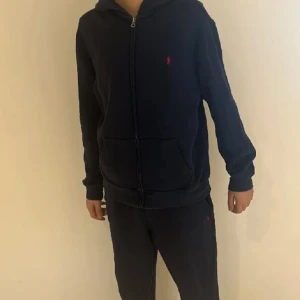 Ralph lauren dress - Säljer denna rikigt snygga dress där den ej kommer till någon användning och bara legat i garderoben. Skicket är väldigt bra. 