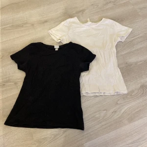 Två tröjor set  - Säljer två tröjor i set  Från hm i storlek M💗 25kr för båda ✨