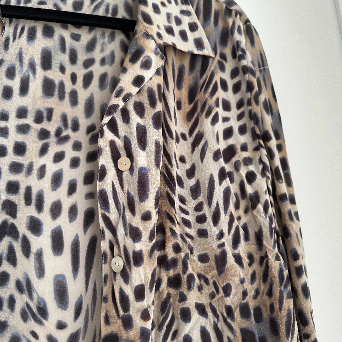 Mönstrad blus  - 90