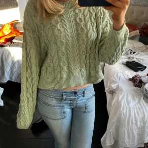 Stickad tröja  - Gullig stickad tröja 