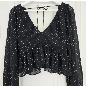Blus - Superfin blus som är använd vid 1 tillfälle❤️ nyskick! Tryck gärna på köp nu